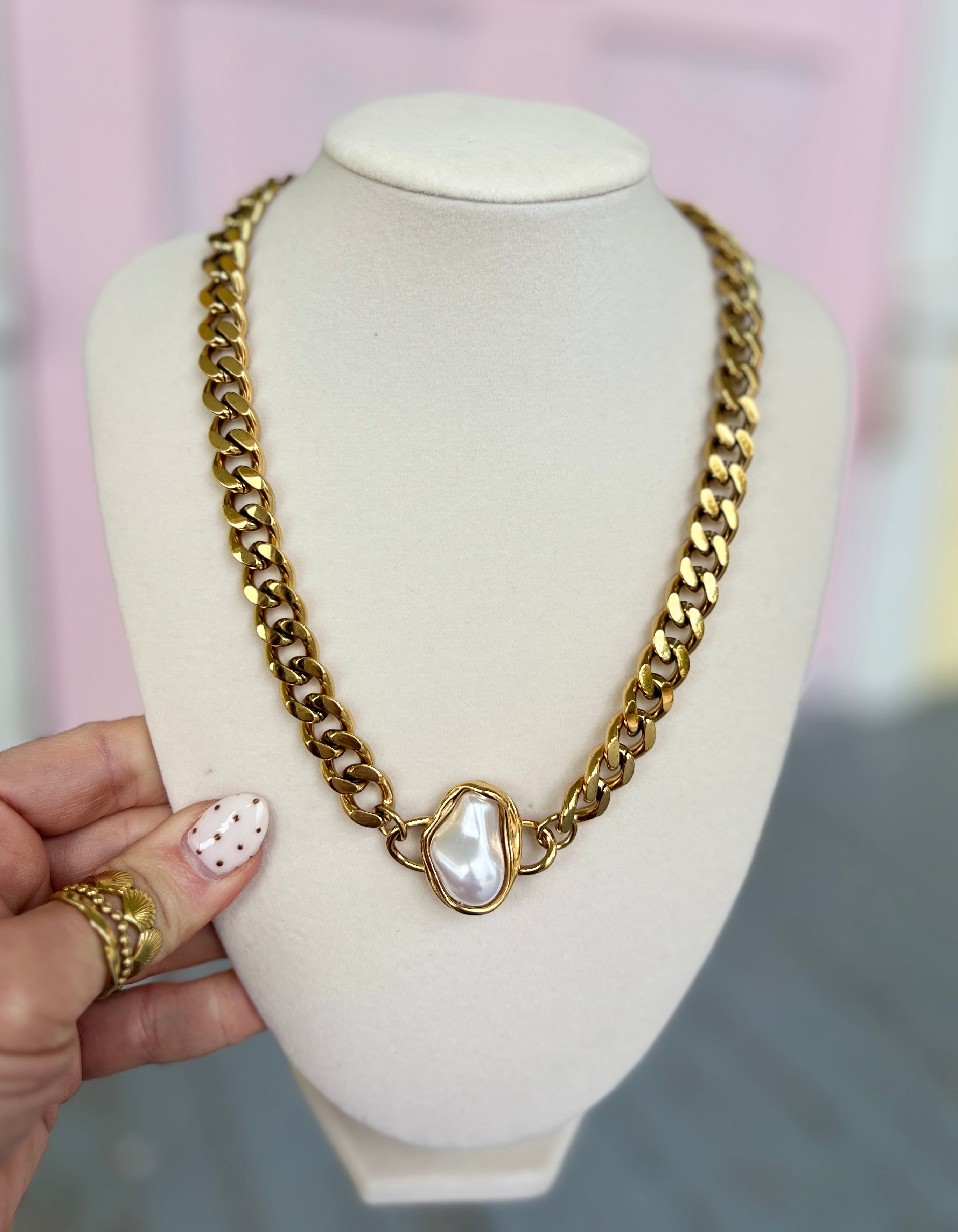 Abby Pearl Necklace