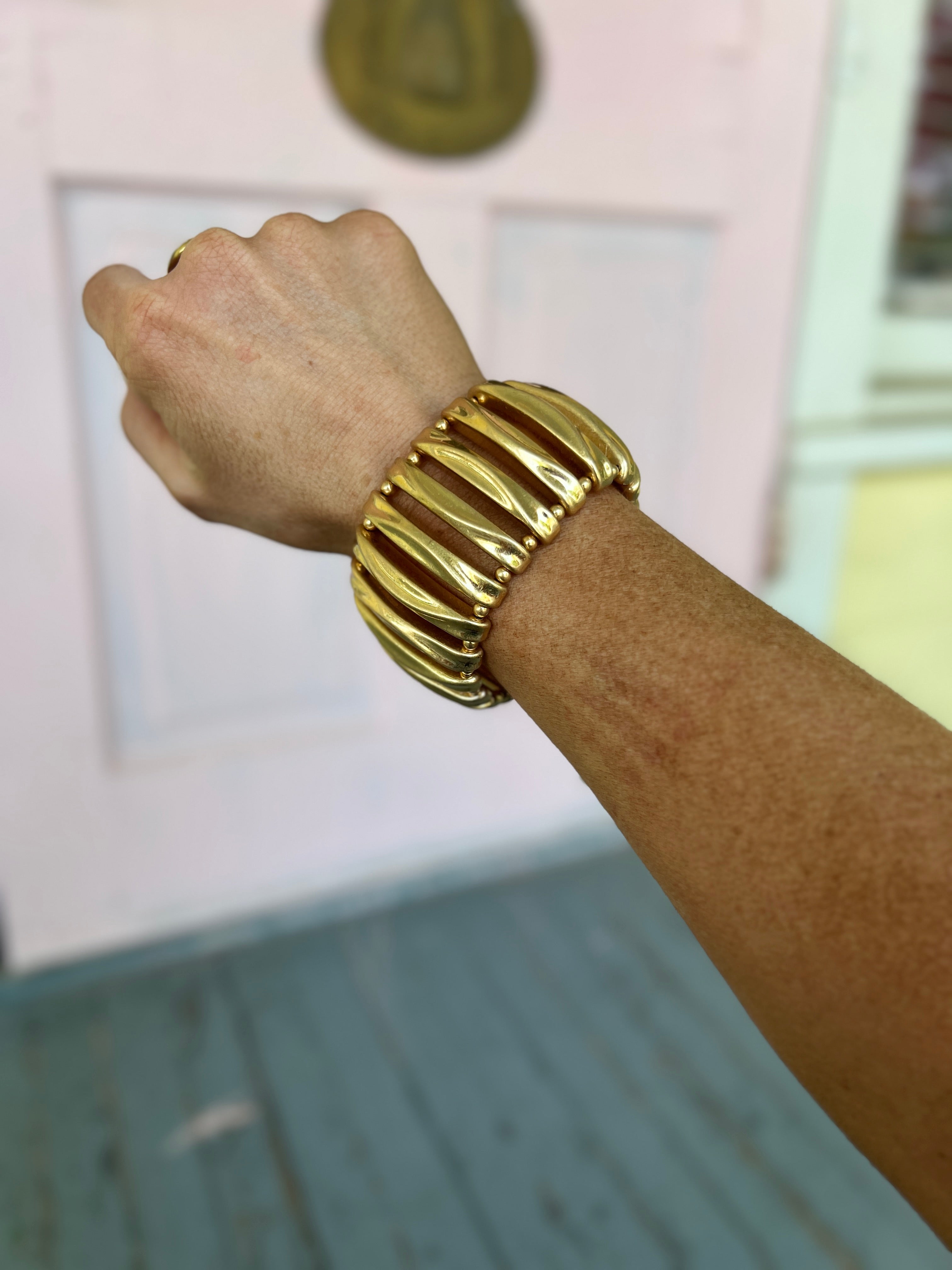 Ribs Shaped Stretch Bracelet- Vintage Gold