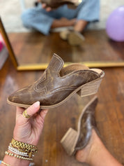 Corkys | Saloon - Tan Crackle