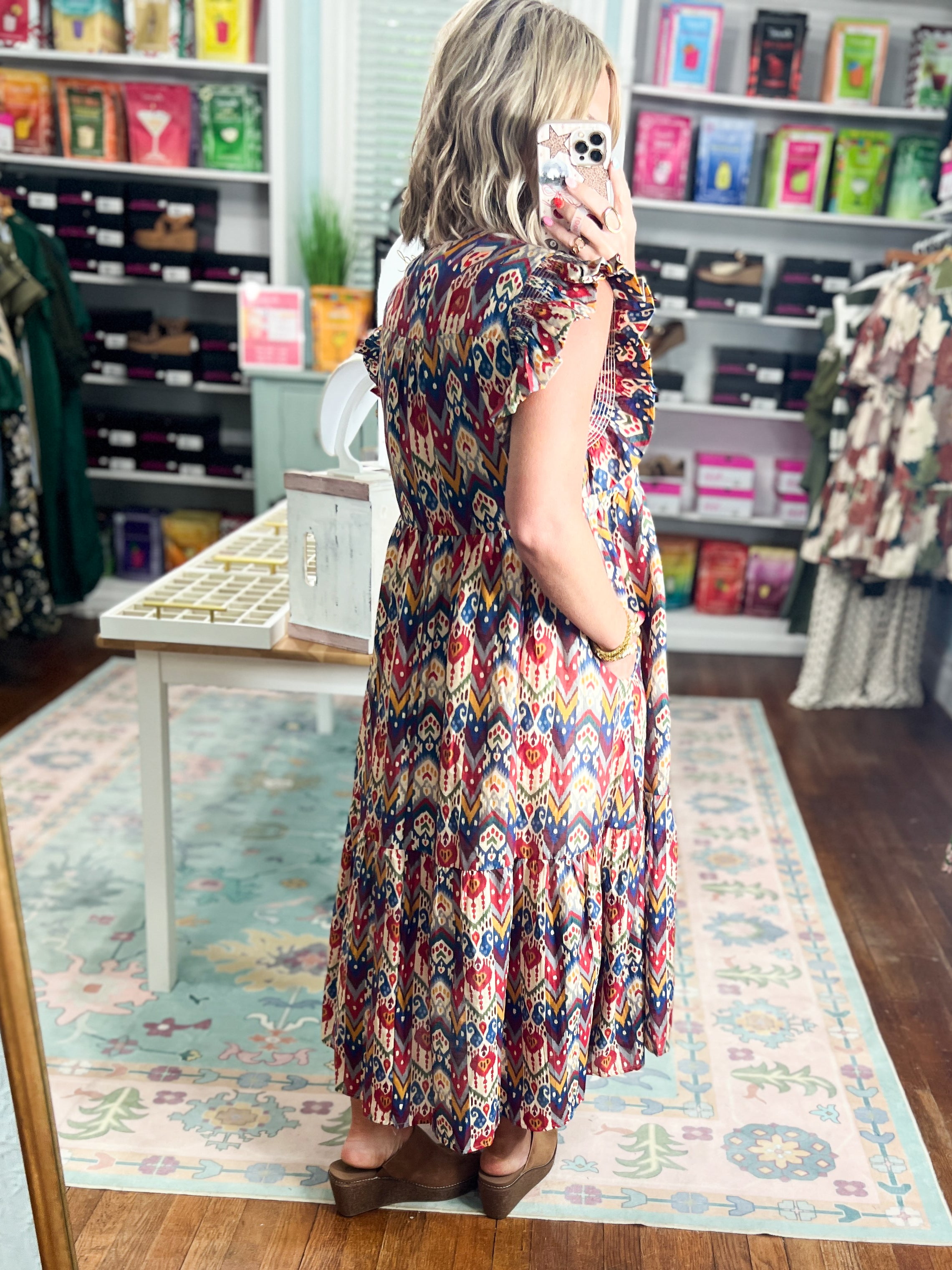 Multicolor tiered midi dress with short ruffled sleeves and geometric print