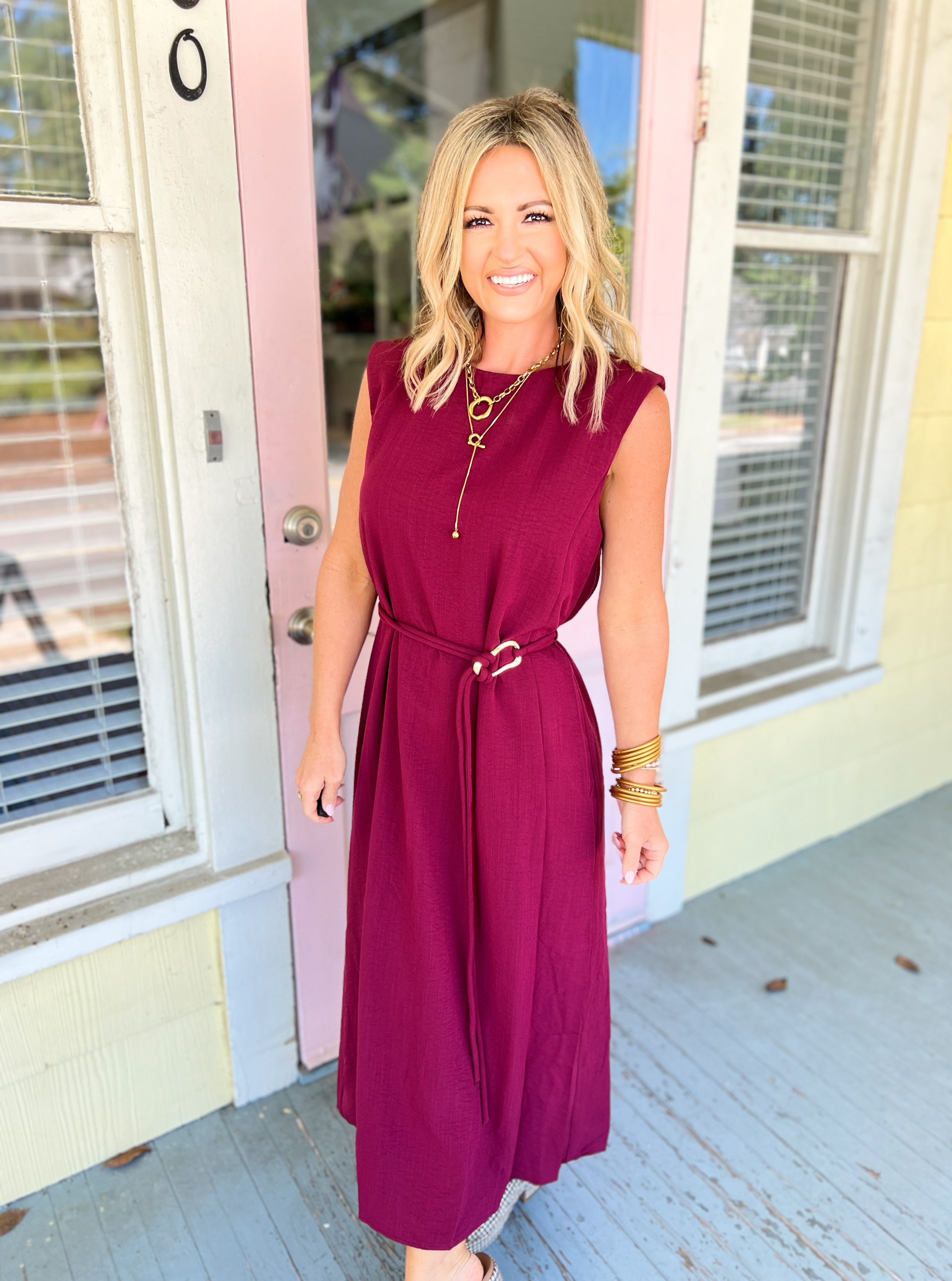 Effortlessly Delightful Midi Dress - Burgundy