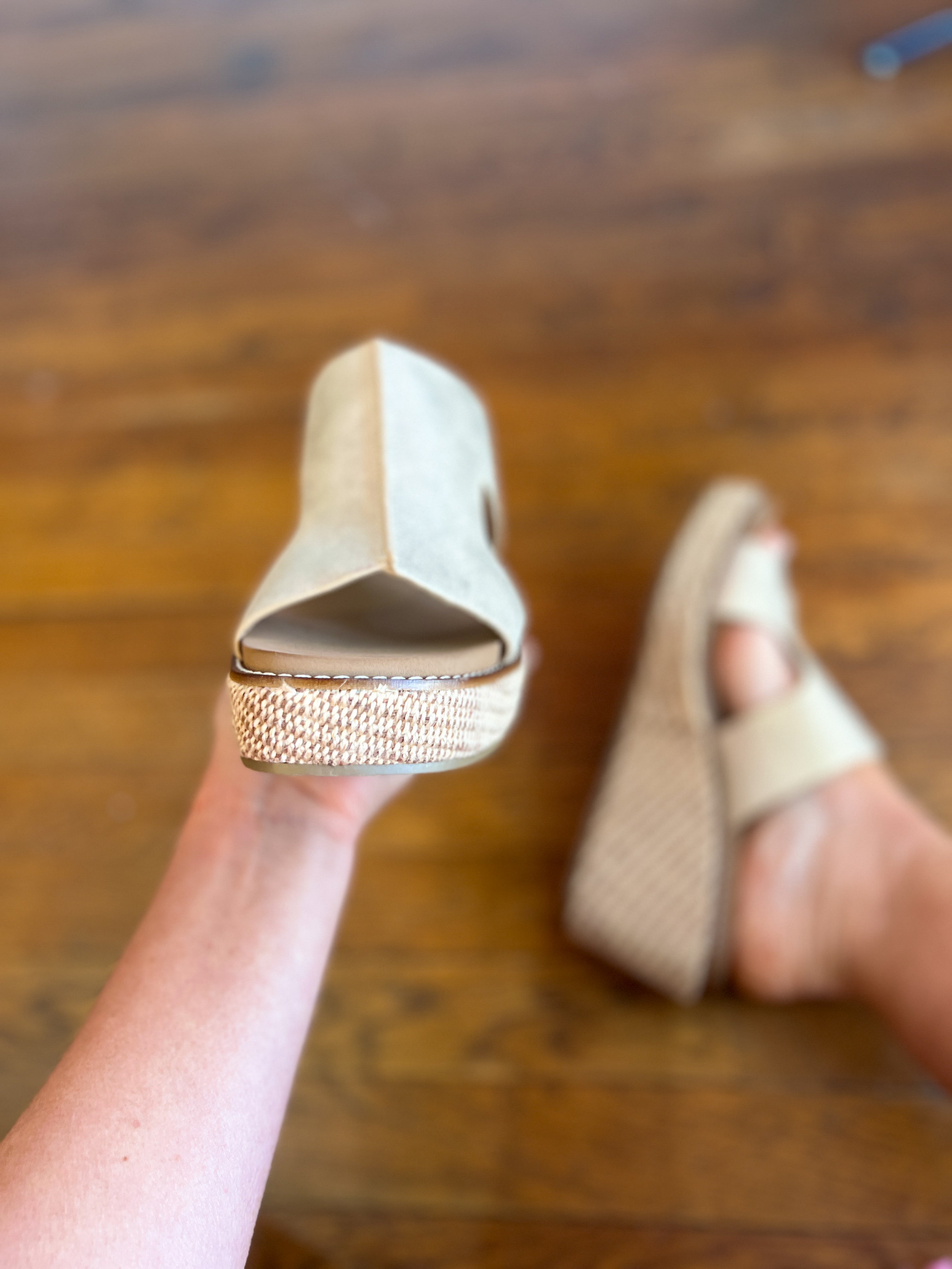 Corkys | Kiss N Tell Wedge - Washed Gold