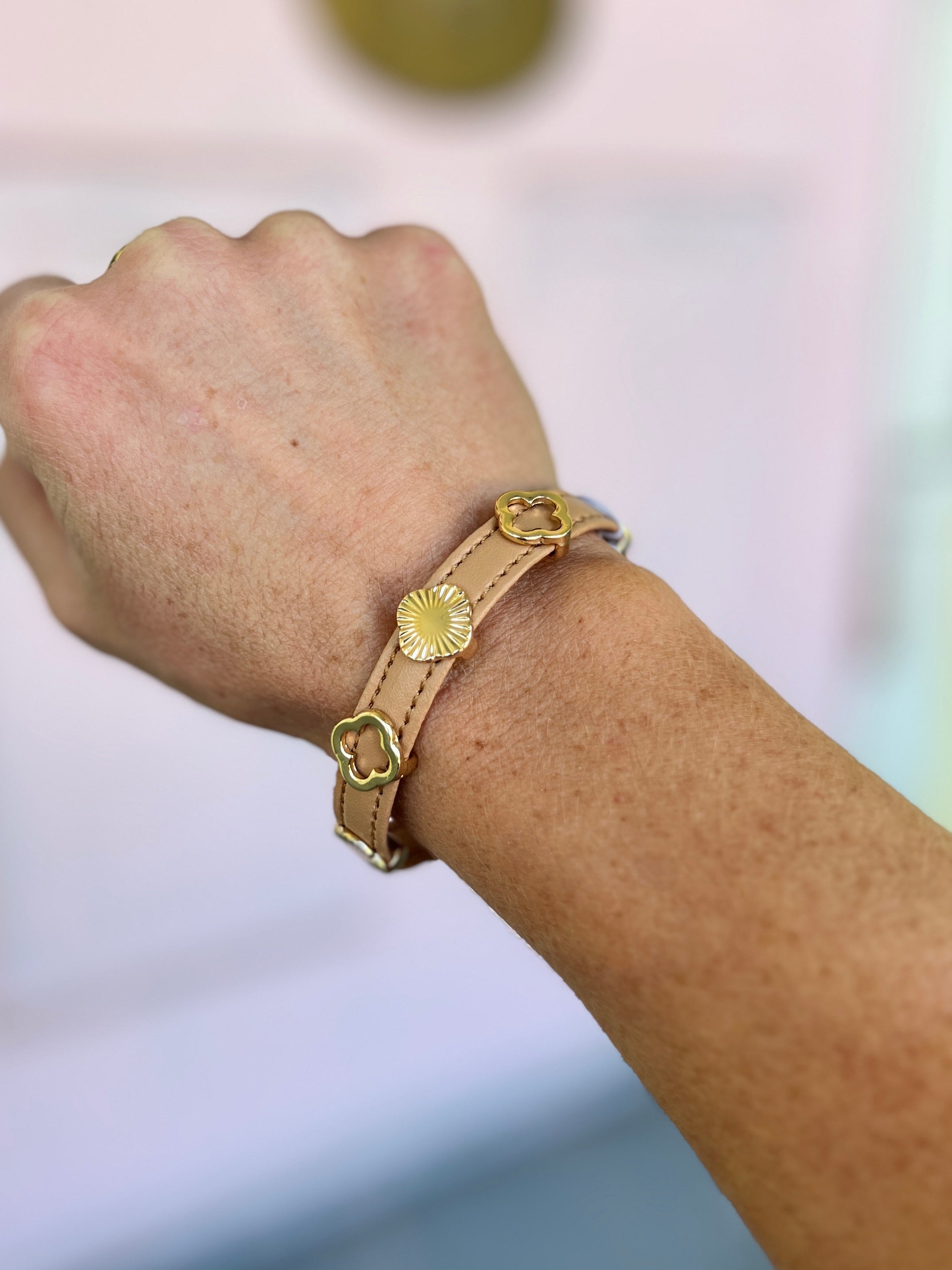 Clover Station Leather Bracelet - Beige