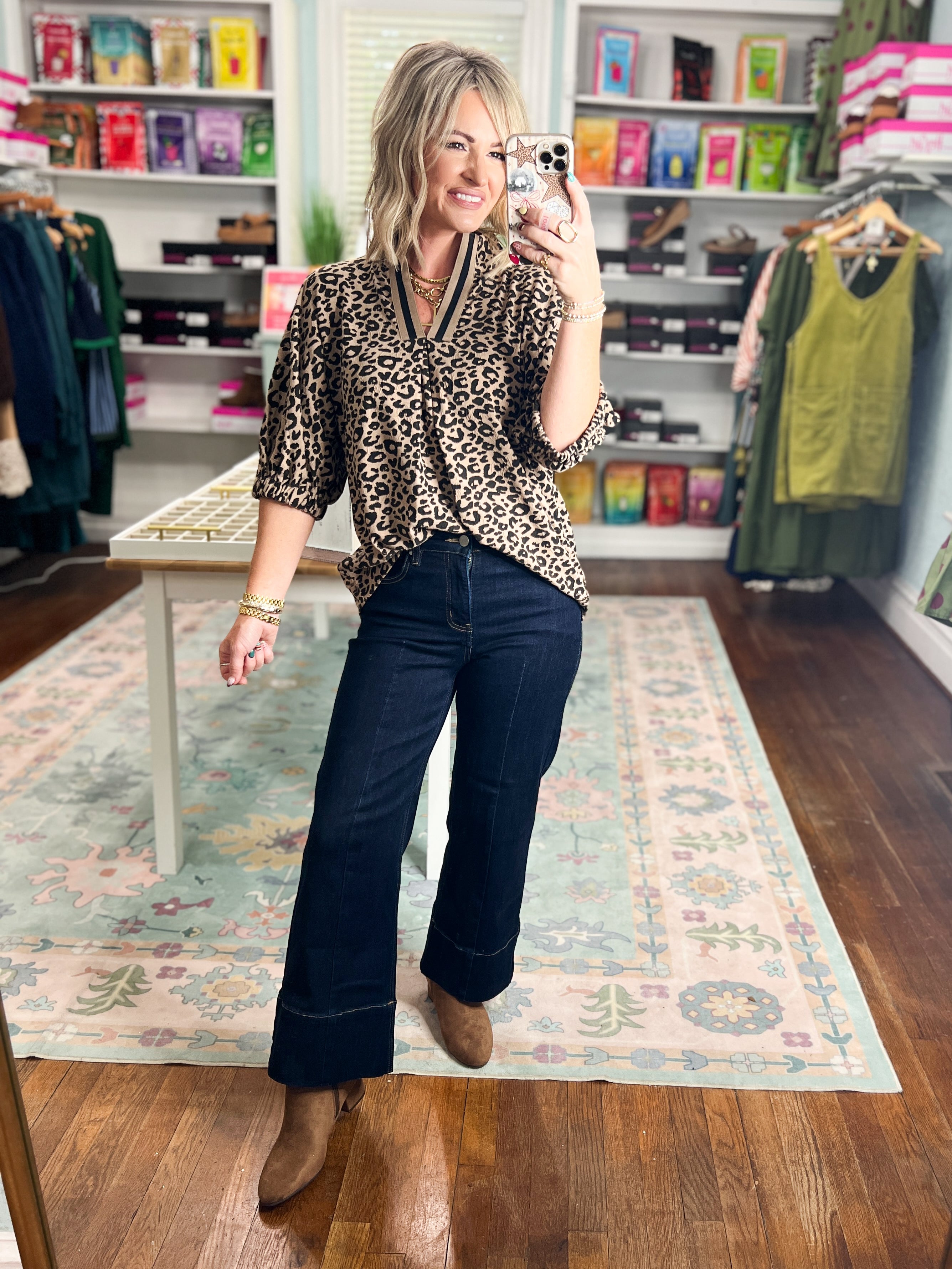 Leopard print pleated blouse top with V-neck and half-length sleeves