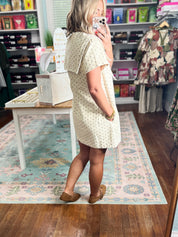 Oatmeal mini dress with small dark dots, short sleeves, tie waist and button front