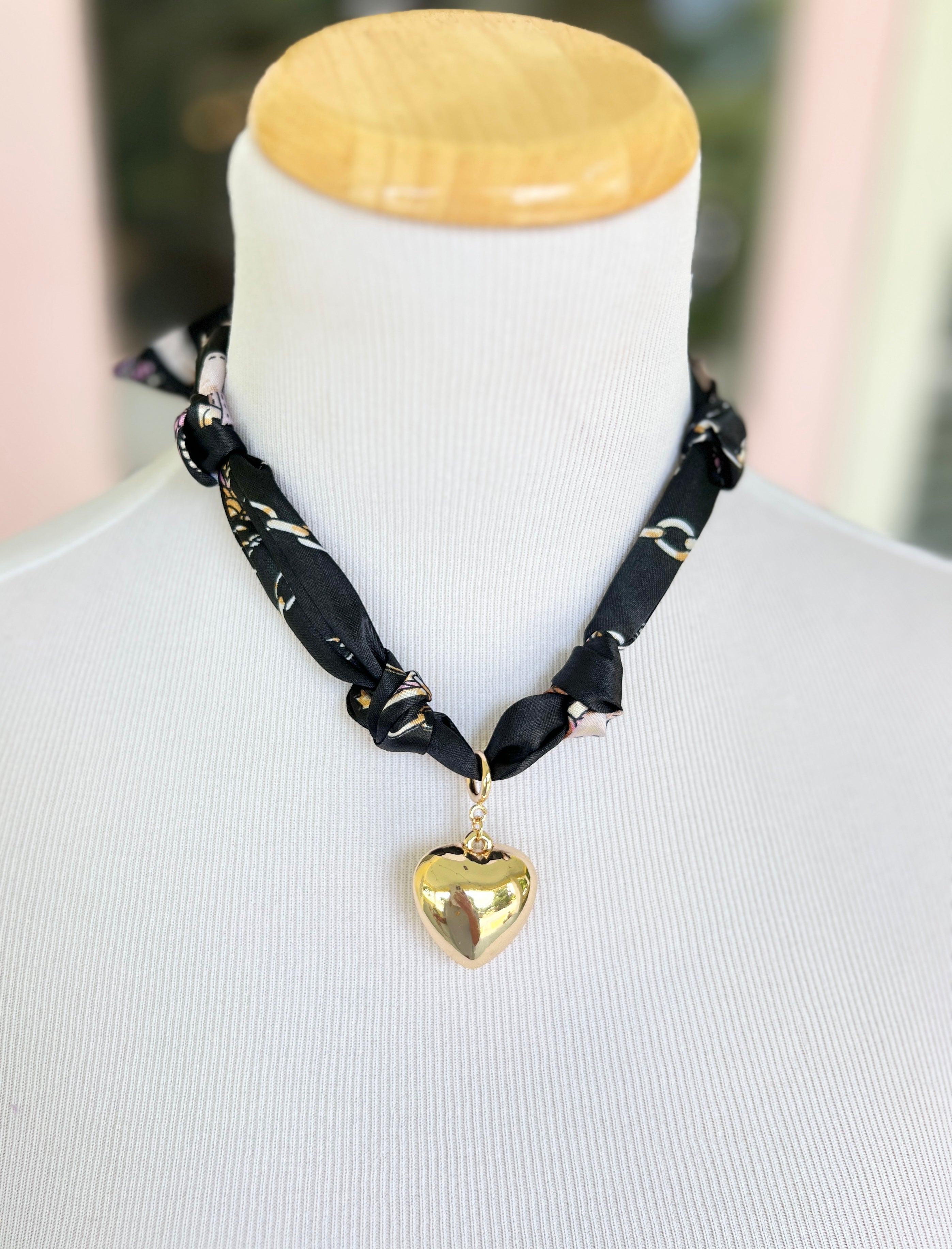 Bold Heart Charm Scarf Necklace Set - Black
