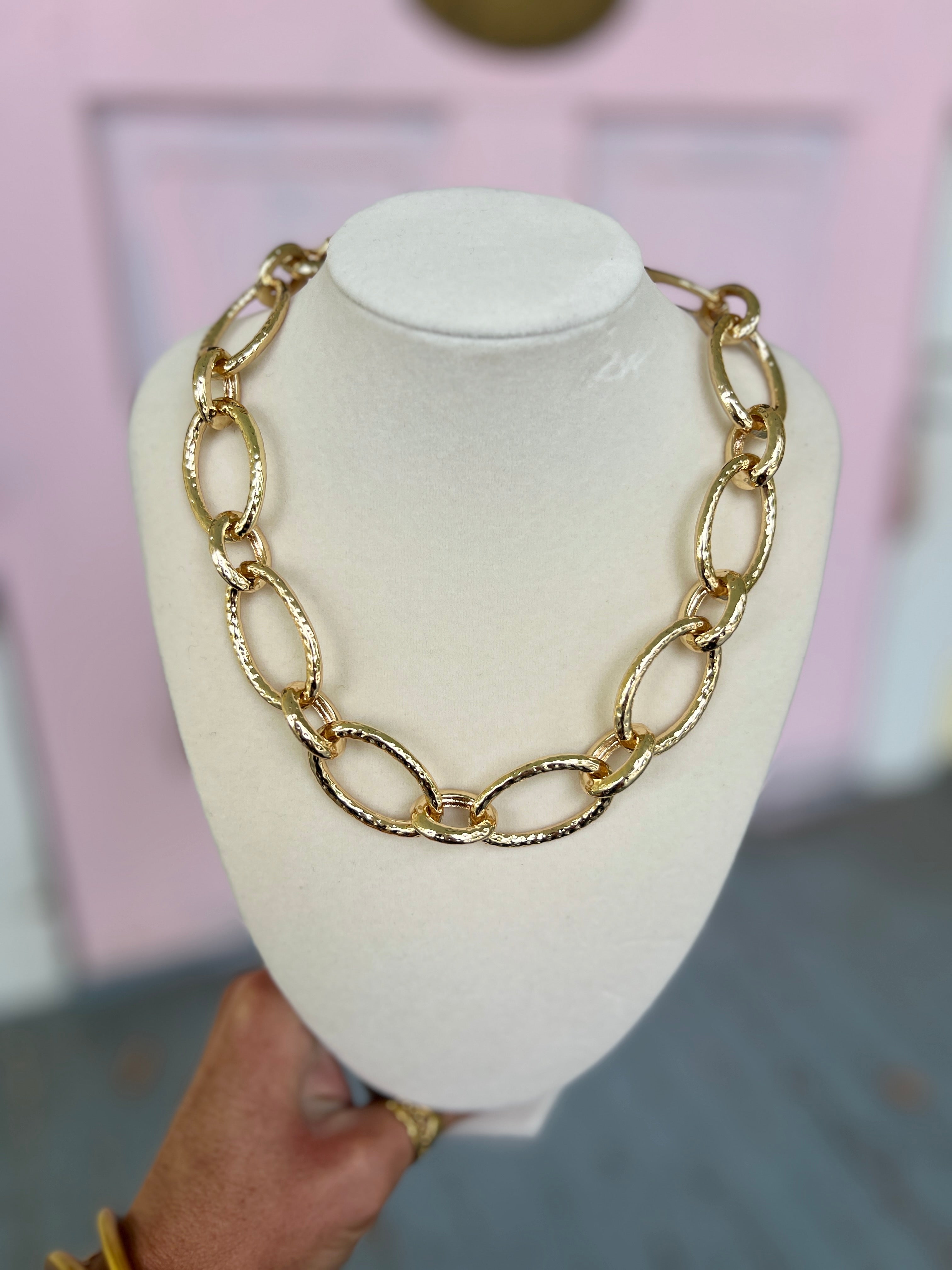 Textured Oval Chain Necklace