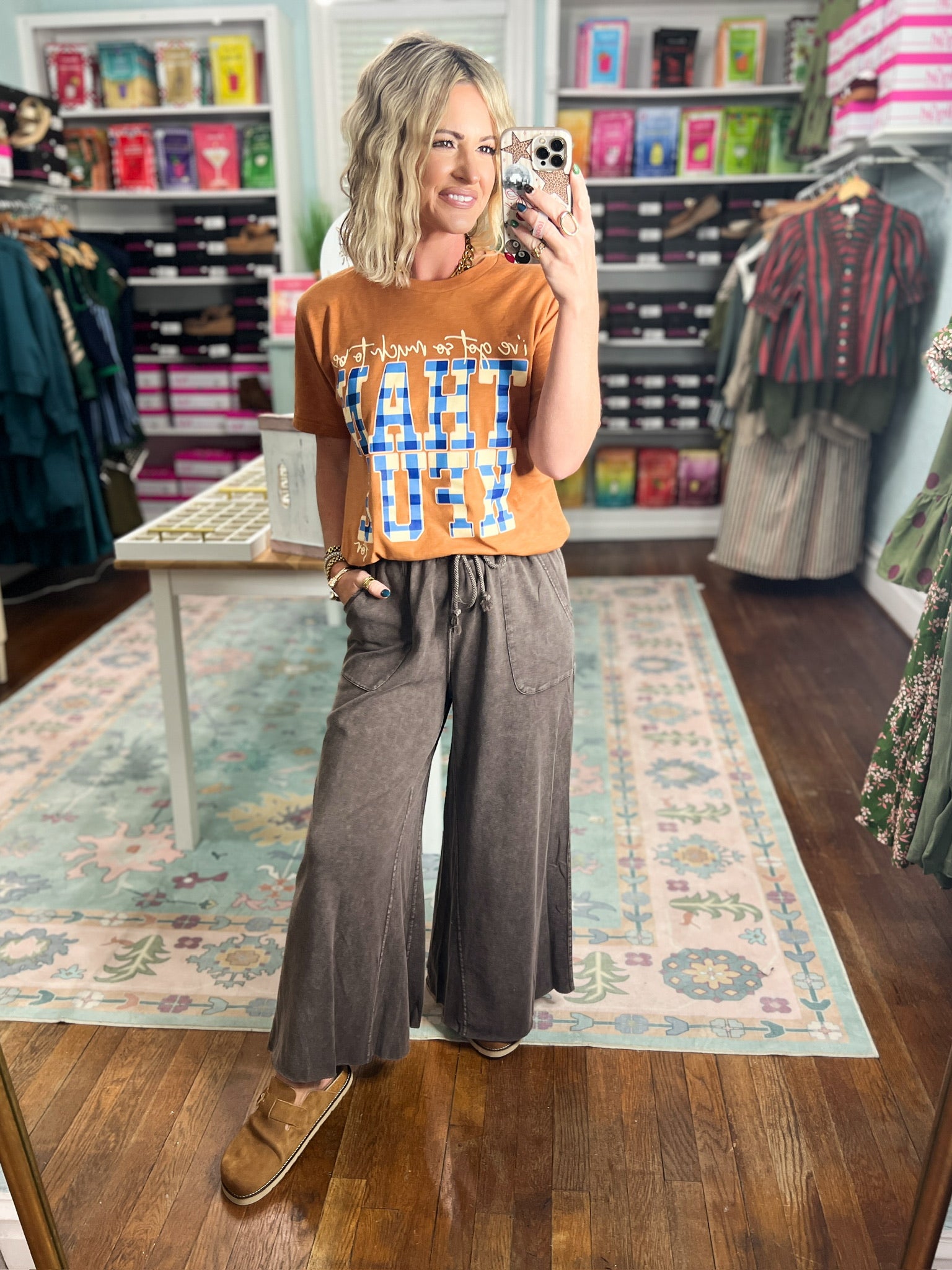 Wide-leg drawstring pants in dark brown with side pockets