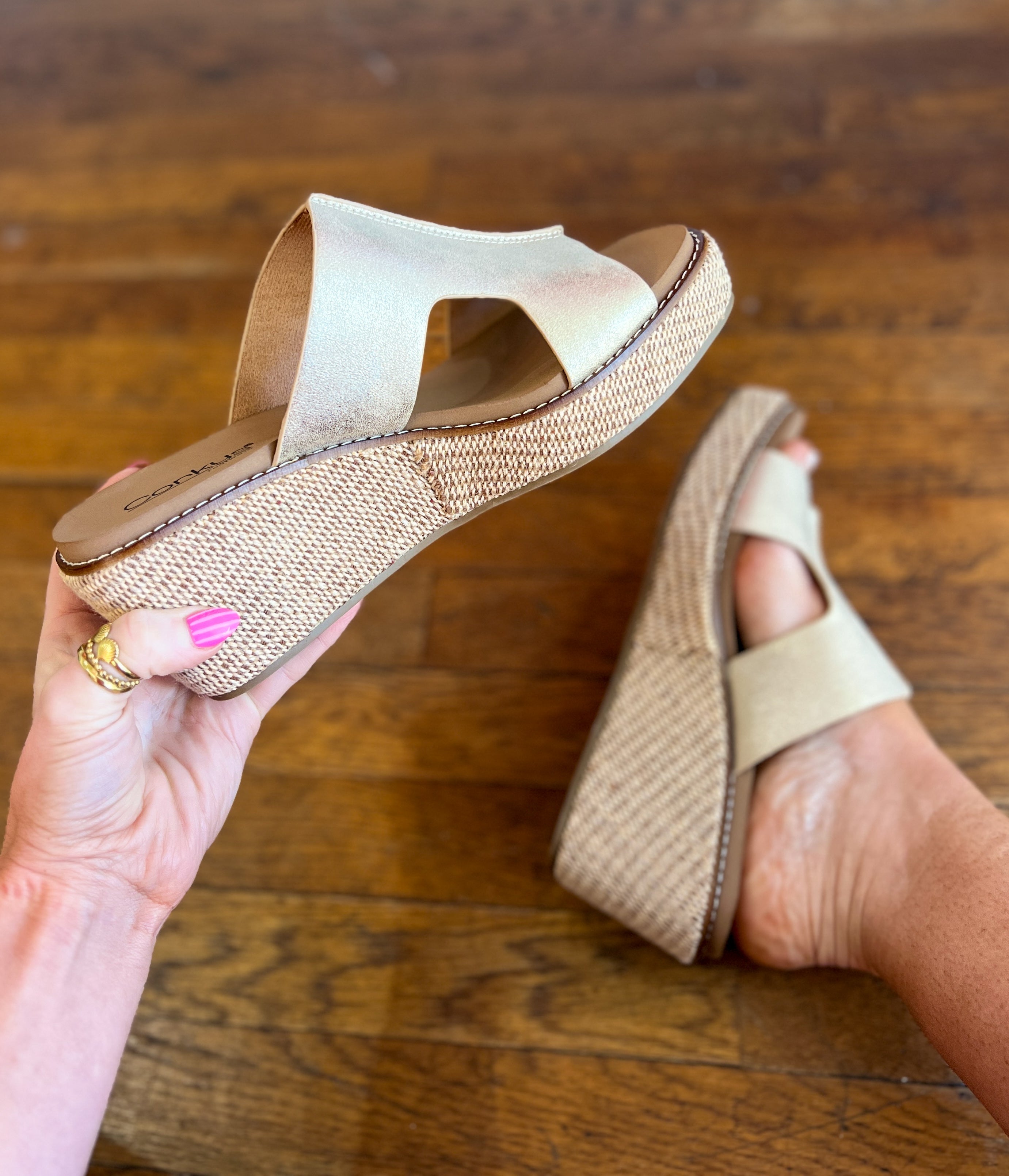 Corkys | Kiss N Tell Wedge - Washed Gold