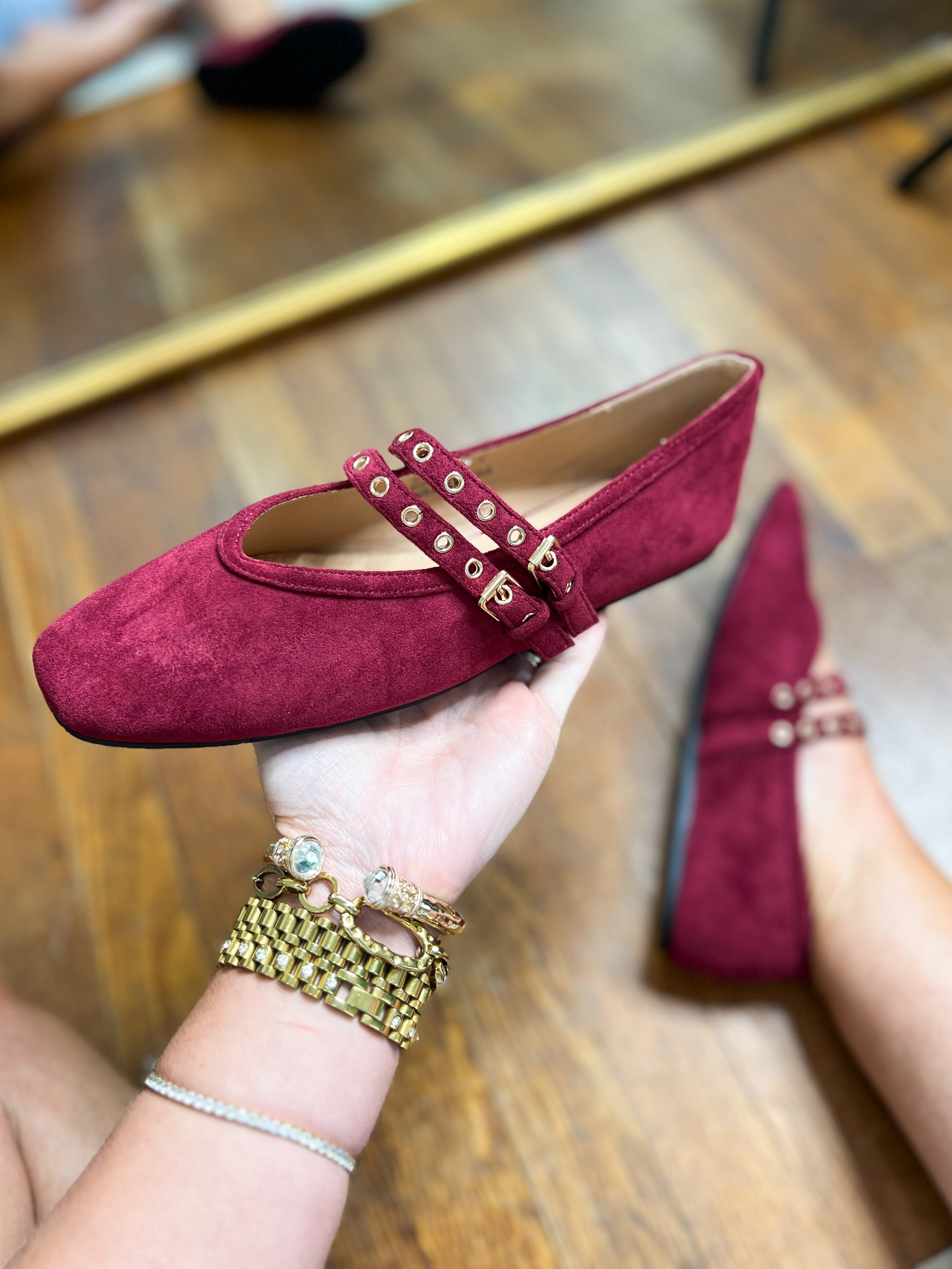 Corkys| All Eyes On Me - Cranberry