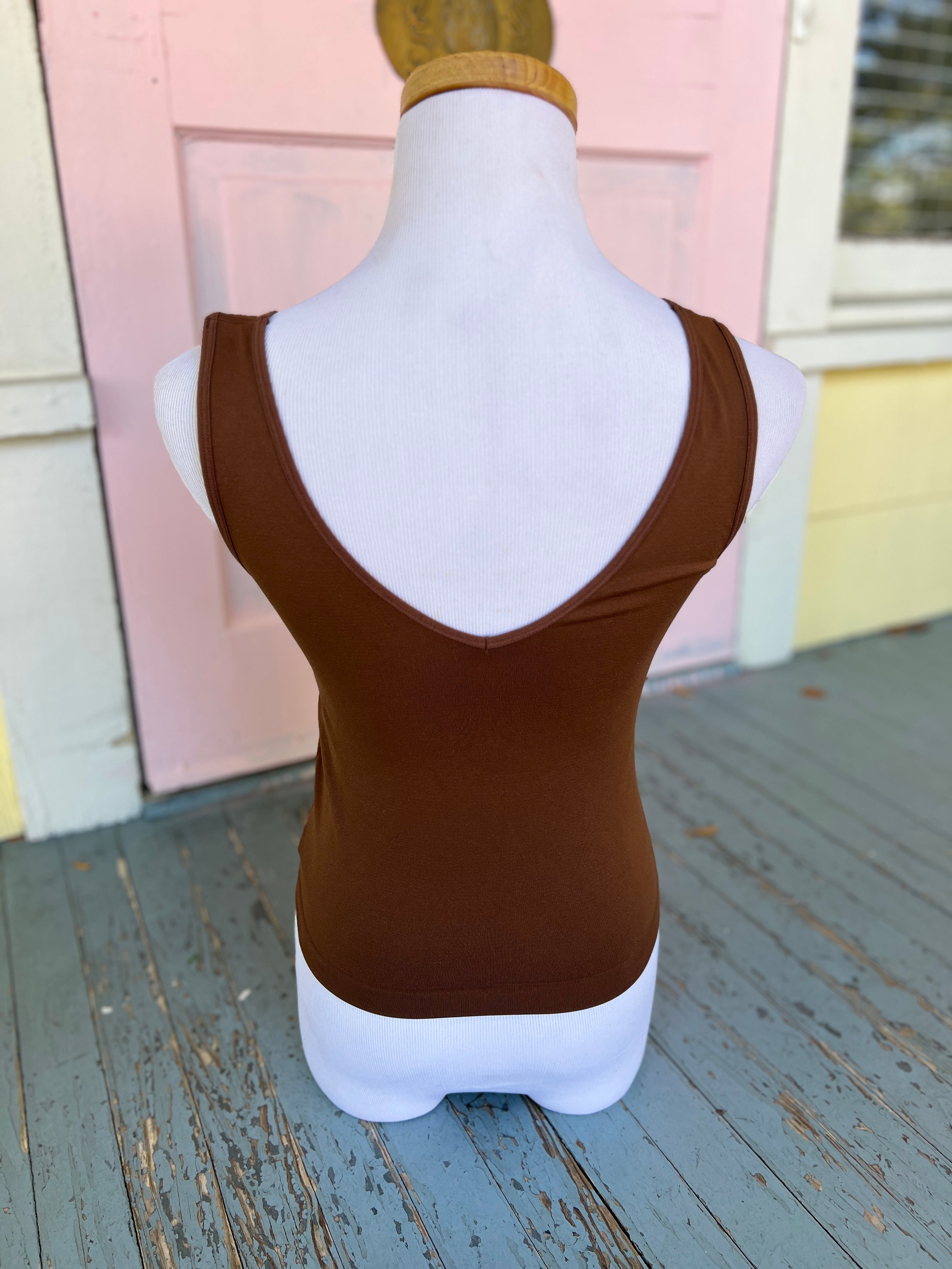 Short-Reversible V Neckline Seamless Tank - Coffee