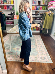 Polka-dot denim button-front shirt in light blue, short sleeves and collar