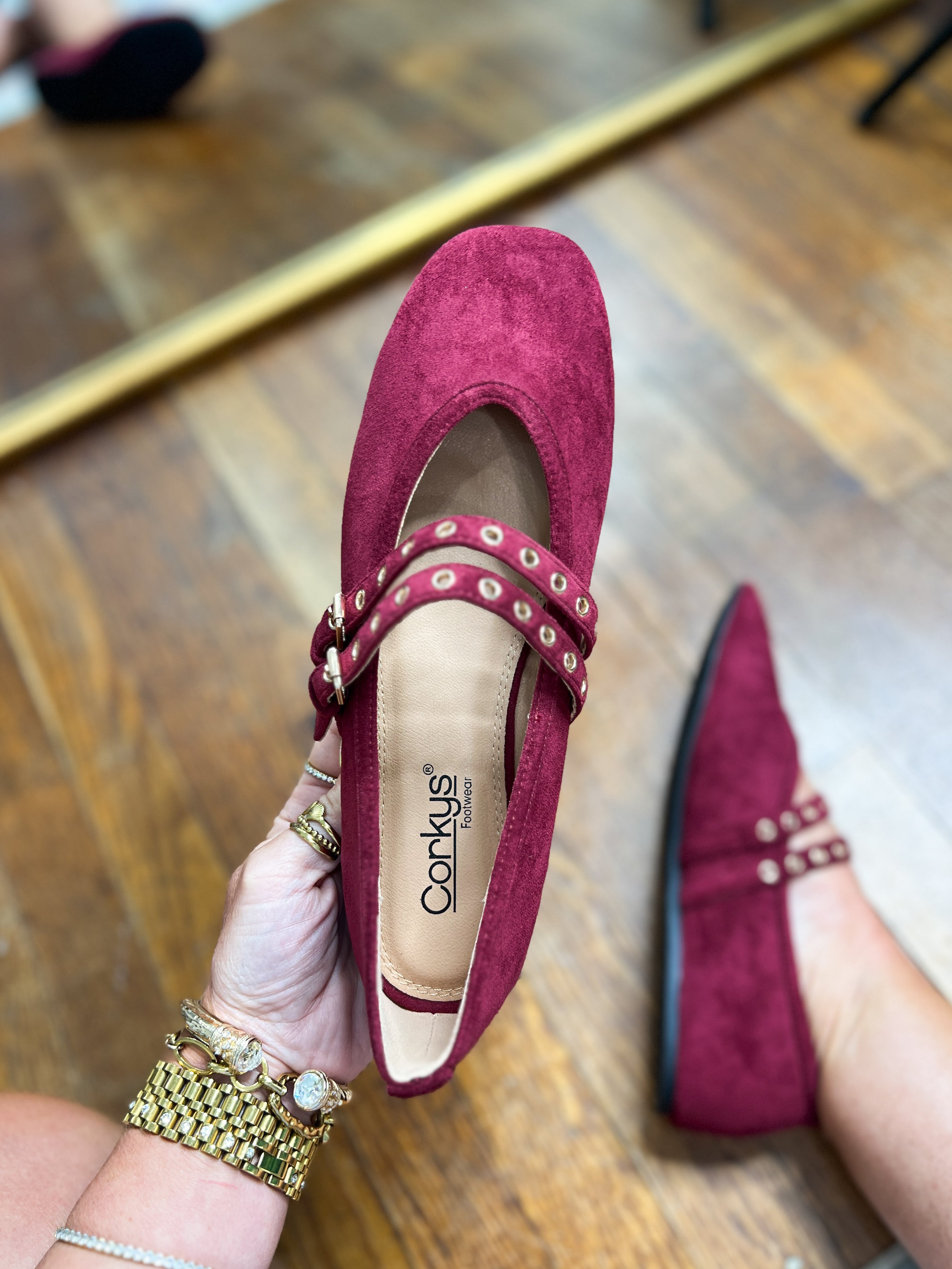 Corkys| All Eyes On Me - Cranberry