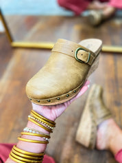 Corkys Who Knew - Tan