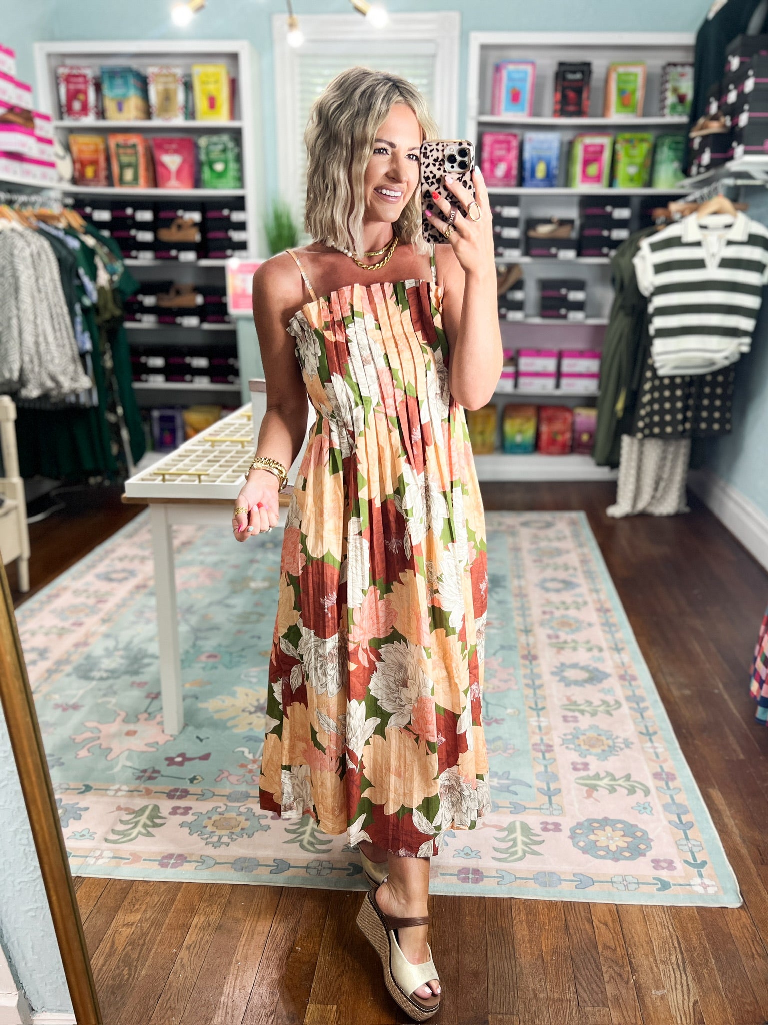 Floral midi dress with sleeveless square neckline and pleated skirt, rust green cream