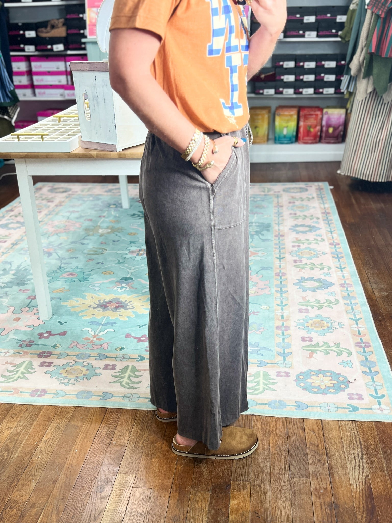 Dark brown wide-leg pants, straight drape and elastic waist