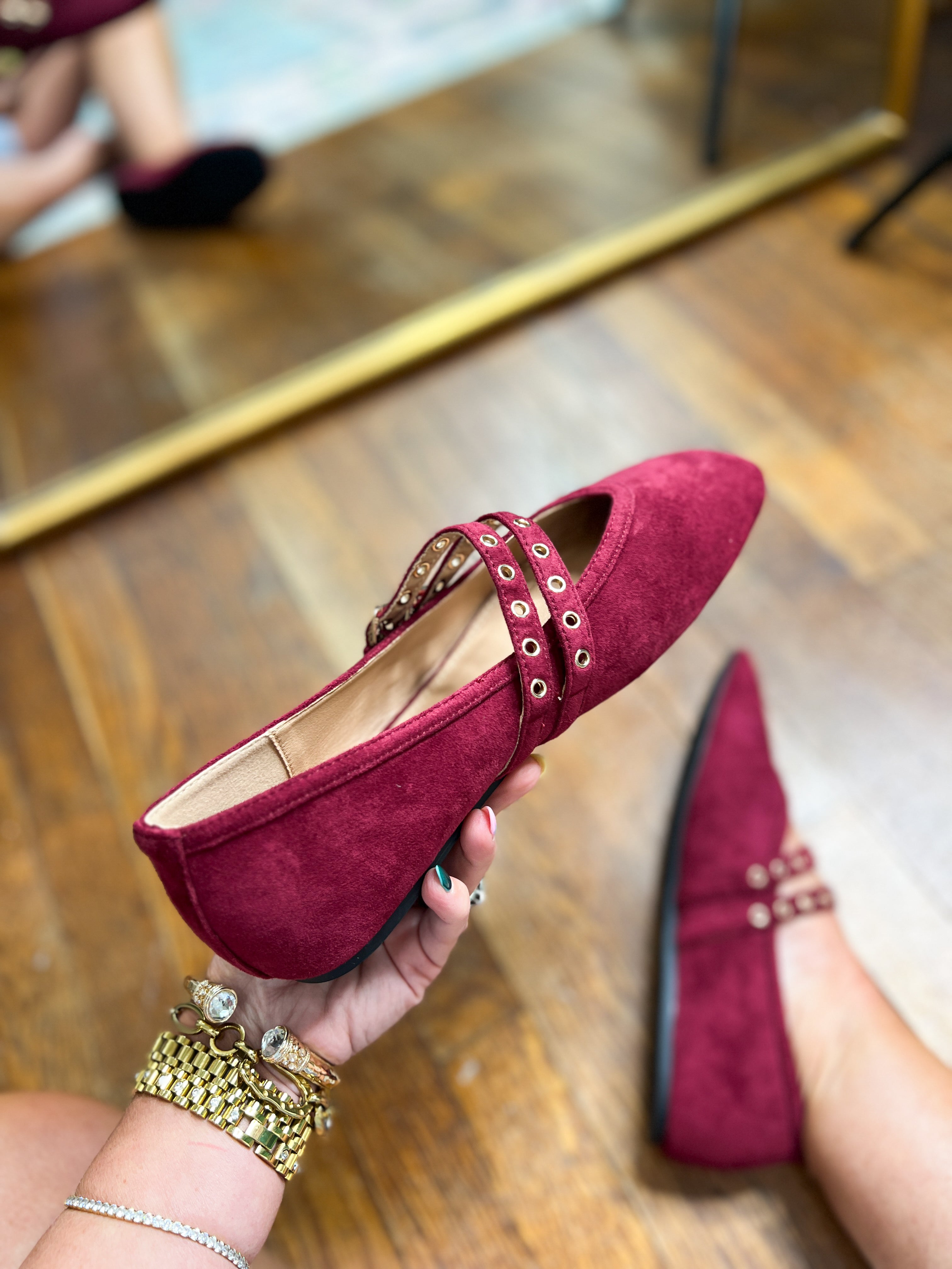 Corkys| All Eyes On Me - Cranberry