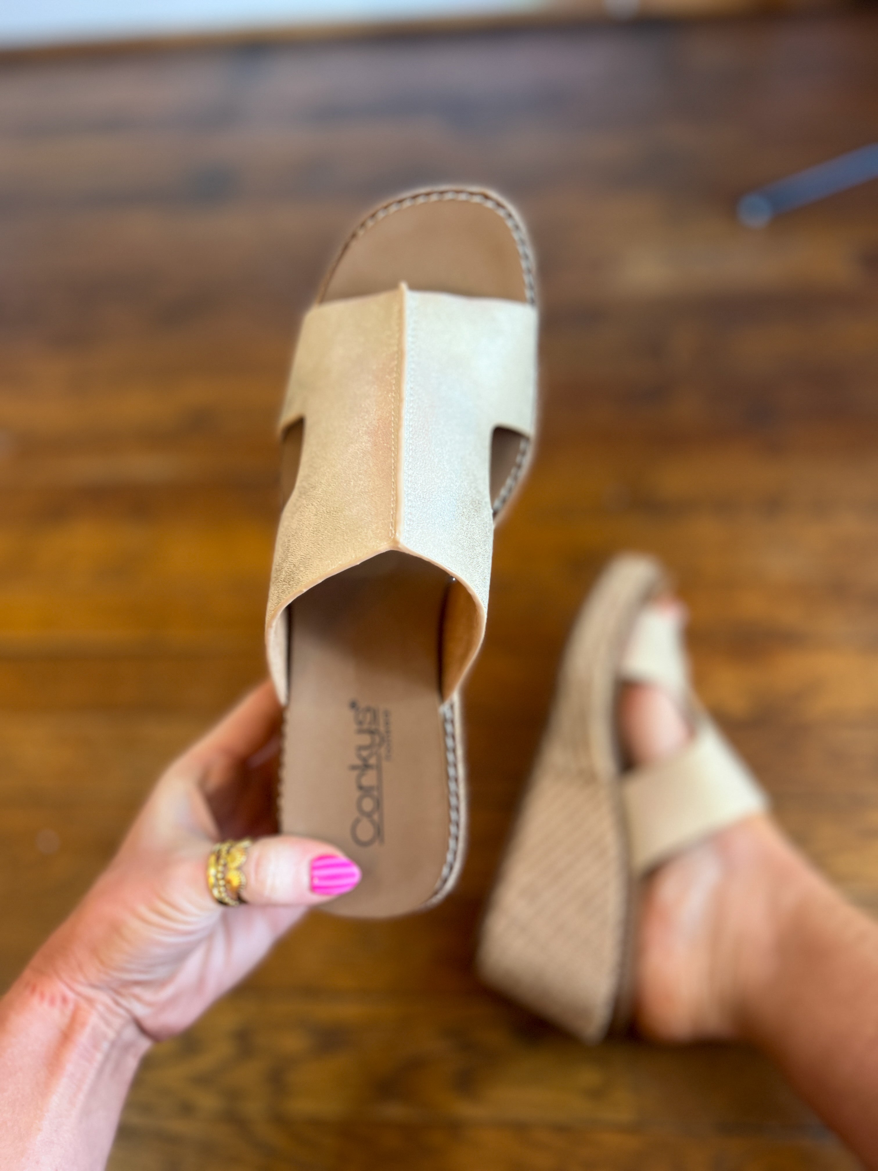 Corkys | Kiss N Tell Wedge - Washed Gold