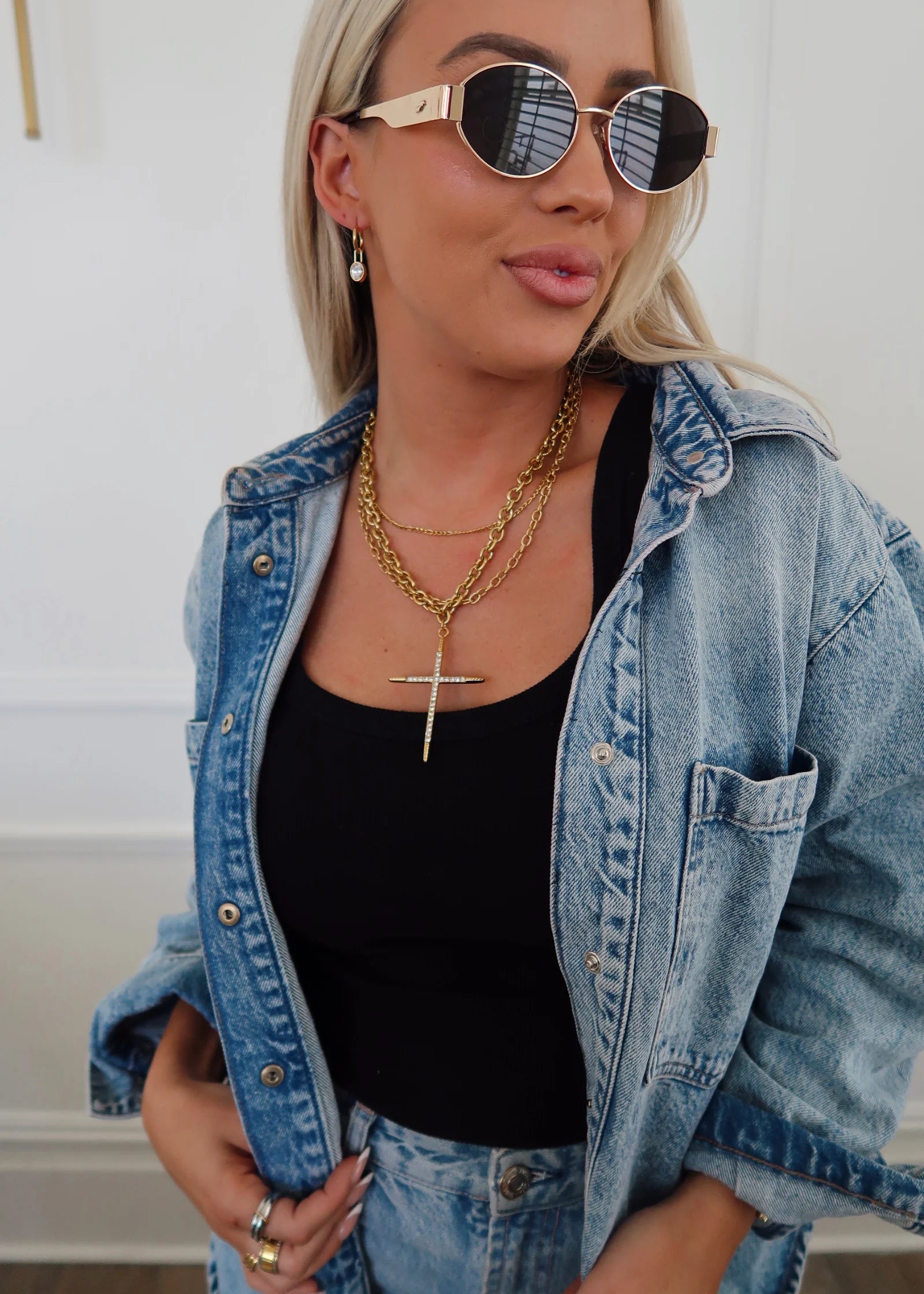 Gold cross pendant necklace with fine chain