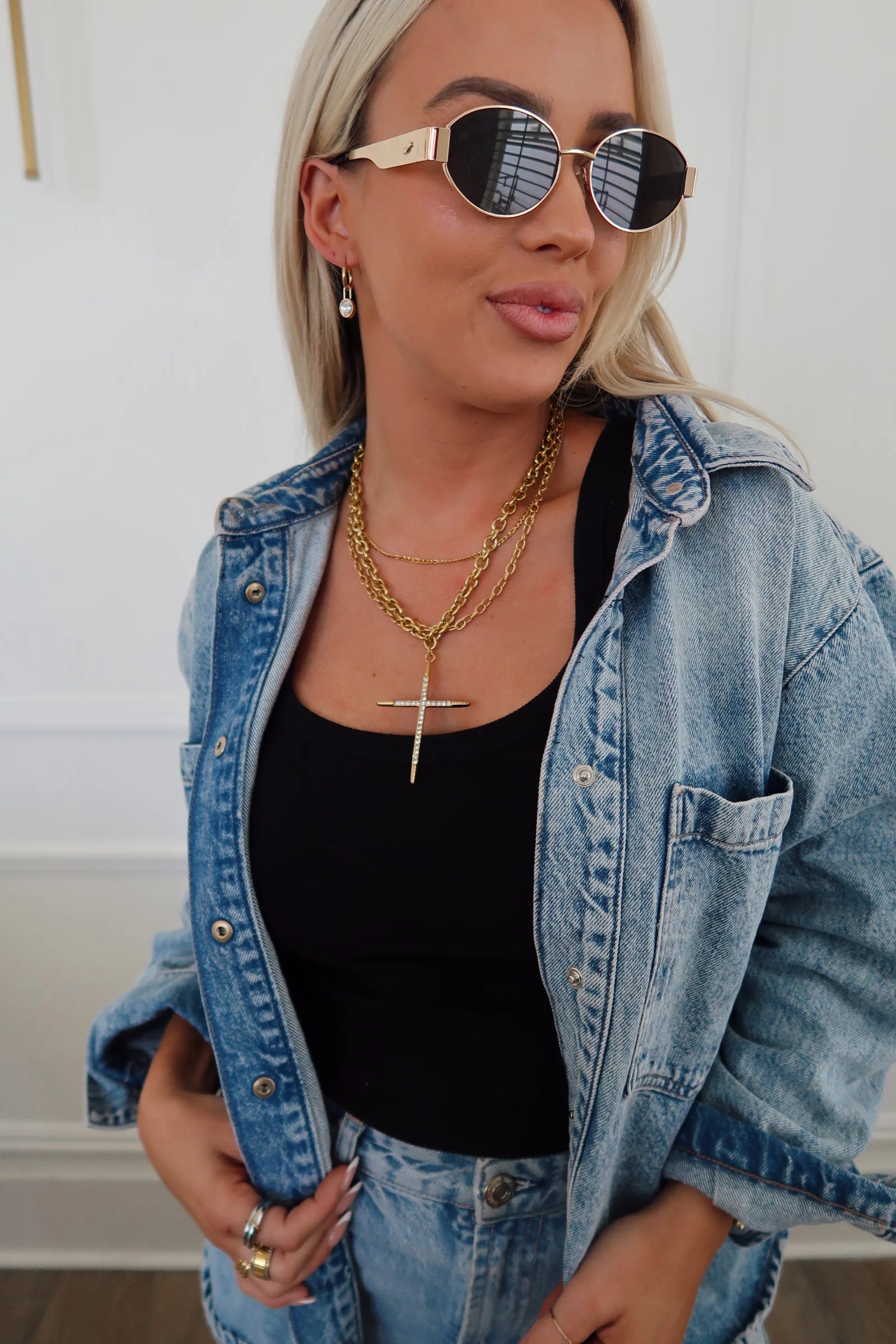 Gold cross pendant necklace with fine chain