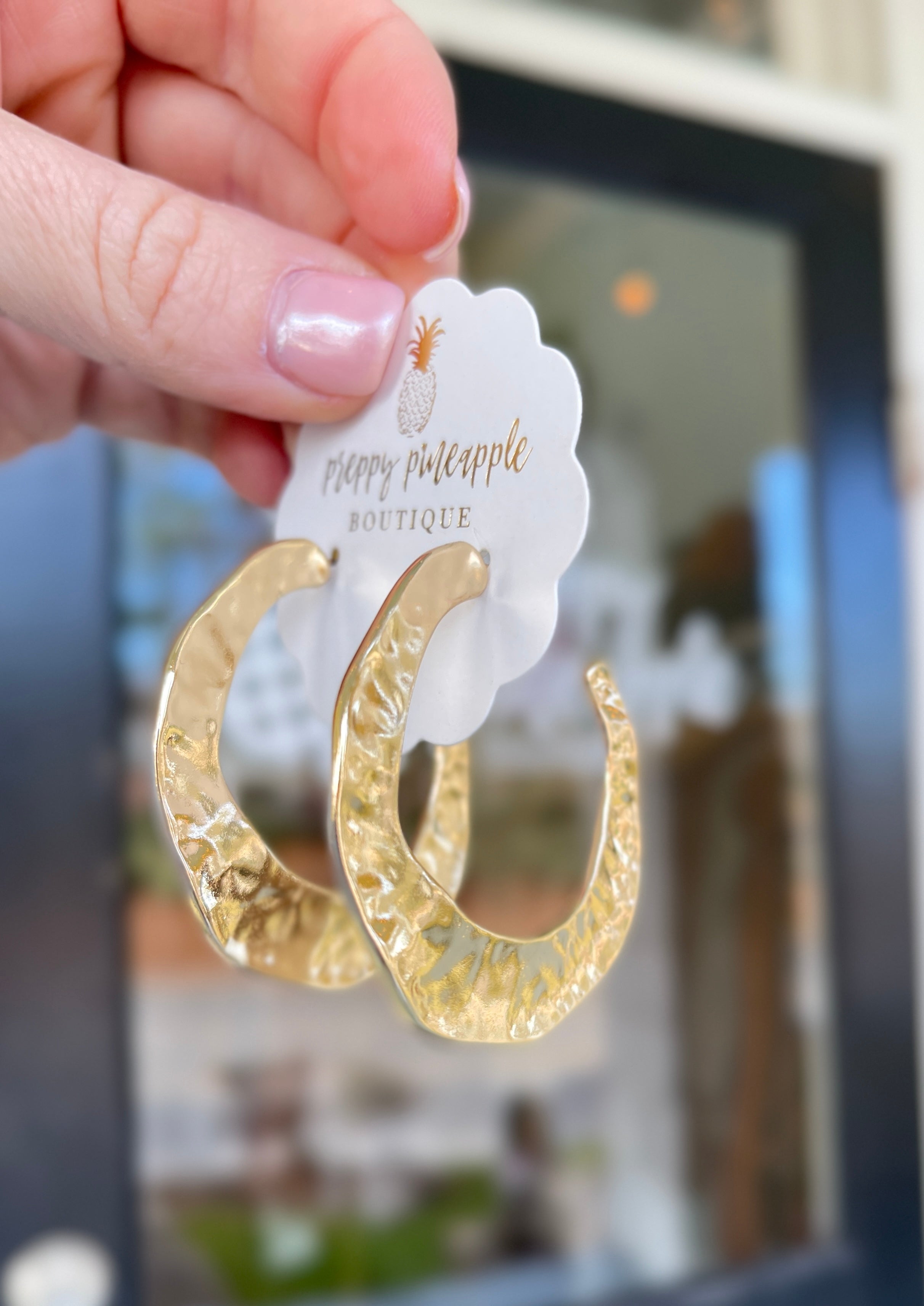 Gradual Hammered Hoops - Gold