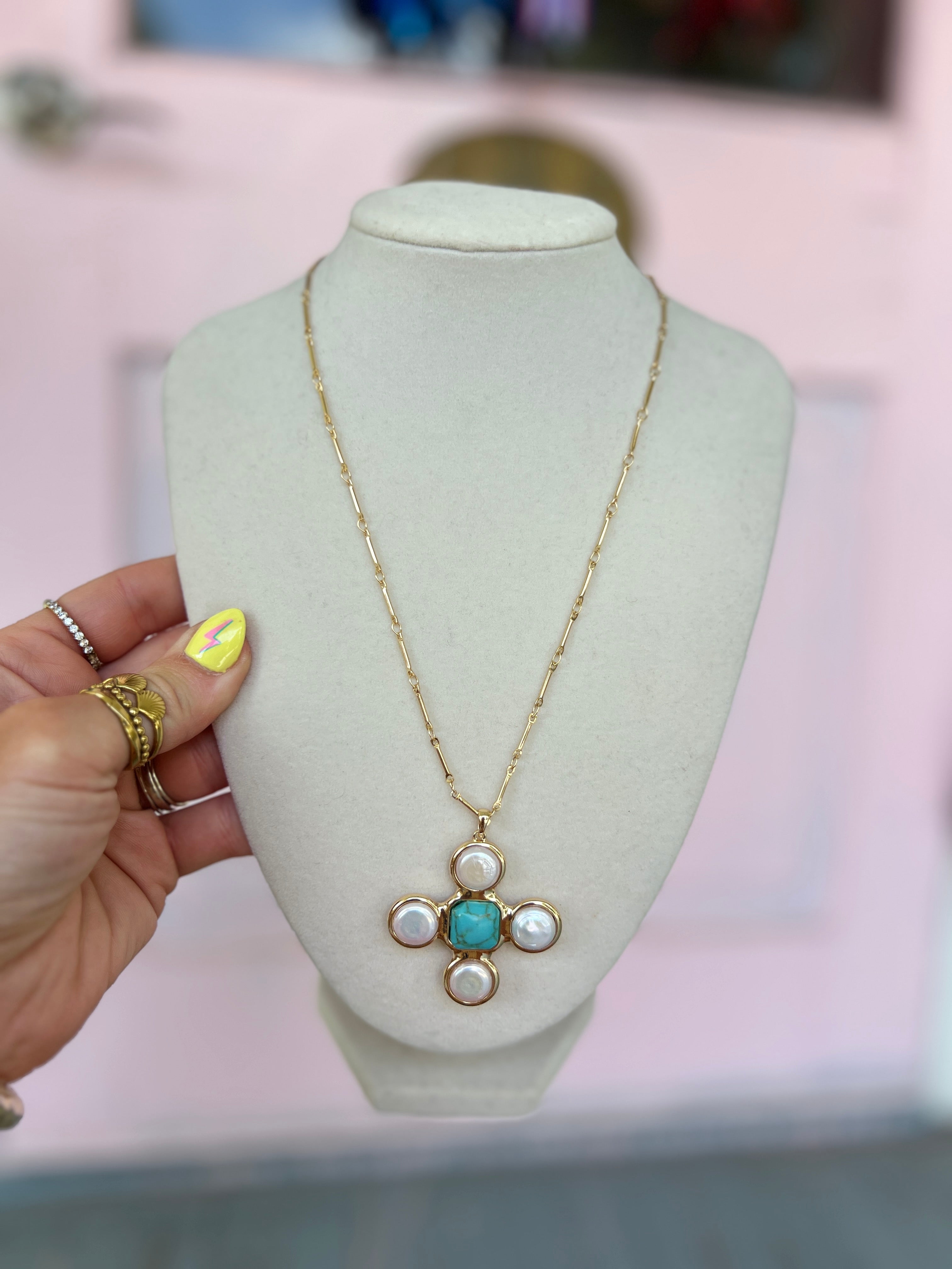Stone and Pearl Pendant Necklace - Cream