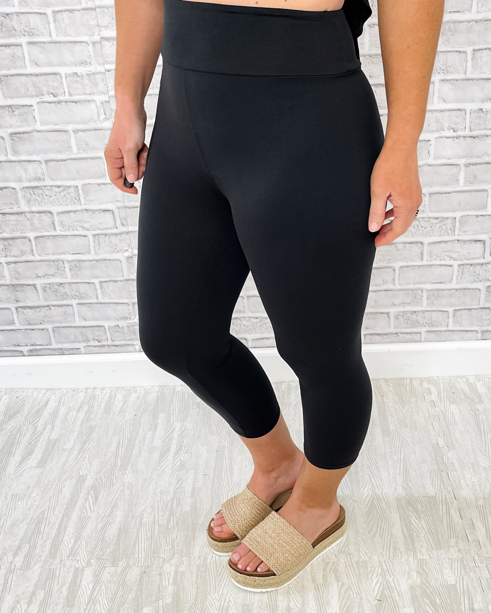 Preppy Pineapple Exclusive Buttery Soft Capri Leggings - Black