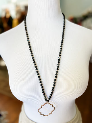Quatrefoil Glass Beads Necklace