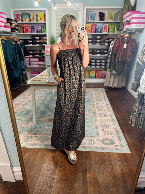 Leopard print sleeveless maxi dress with square neckline and adjustable straps