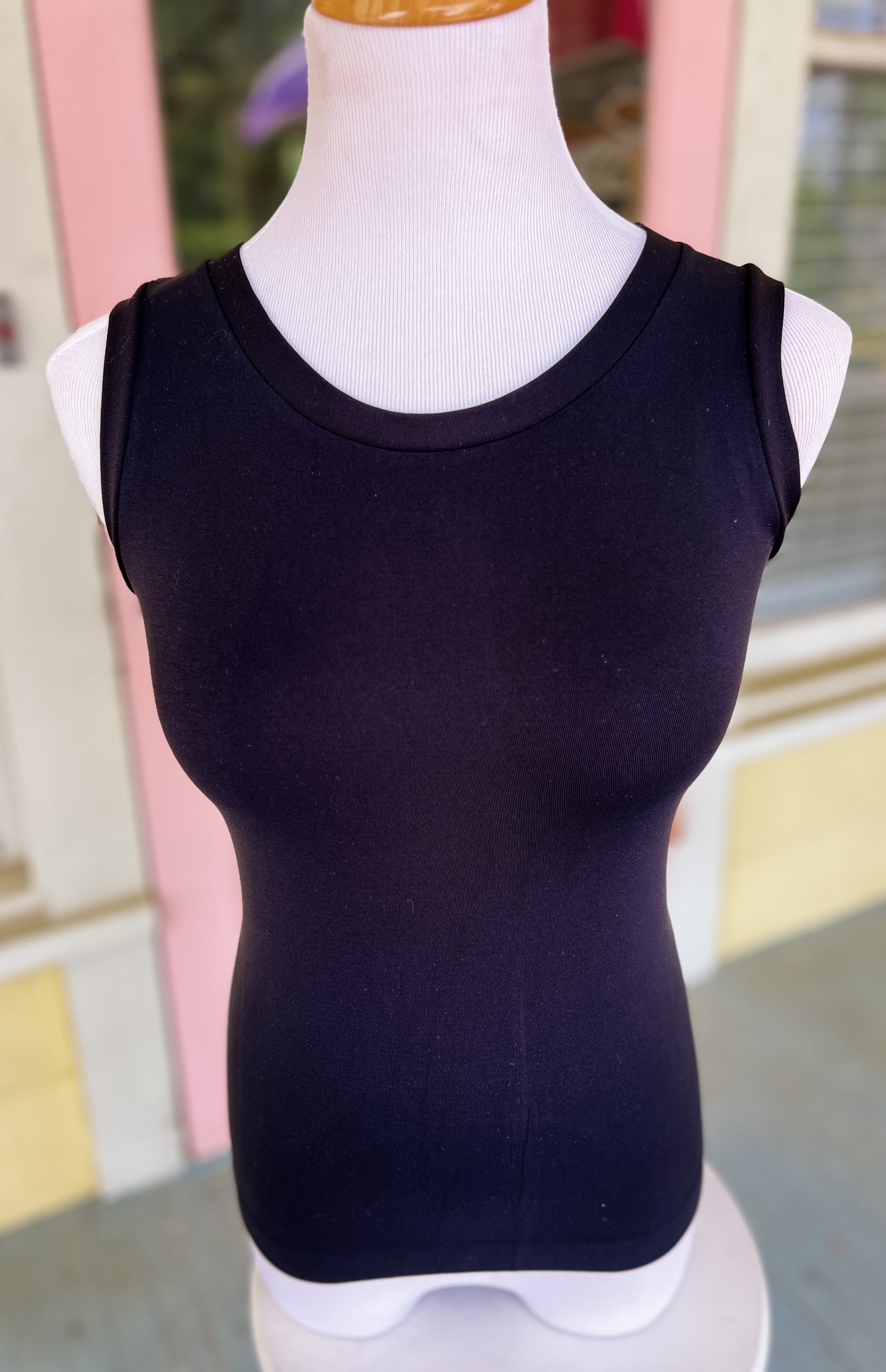 Reversible High-Low Neckline Seamless Tank- Black