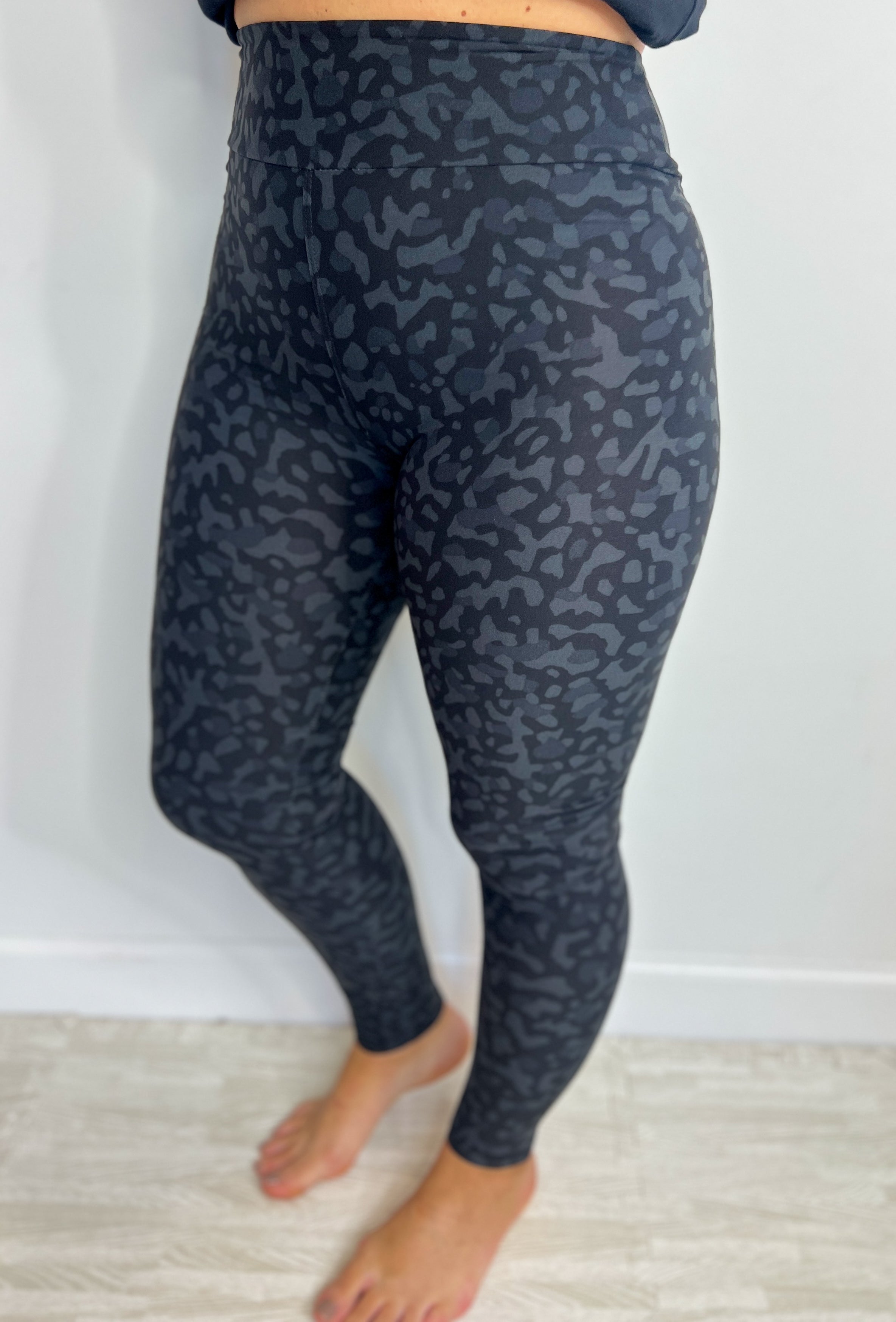 Preppy Pineapple Exclusive Buttery Soft Leggings - Black Panther