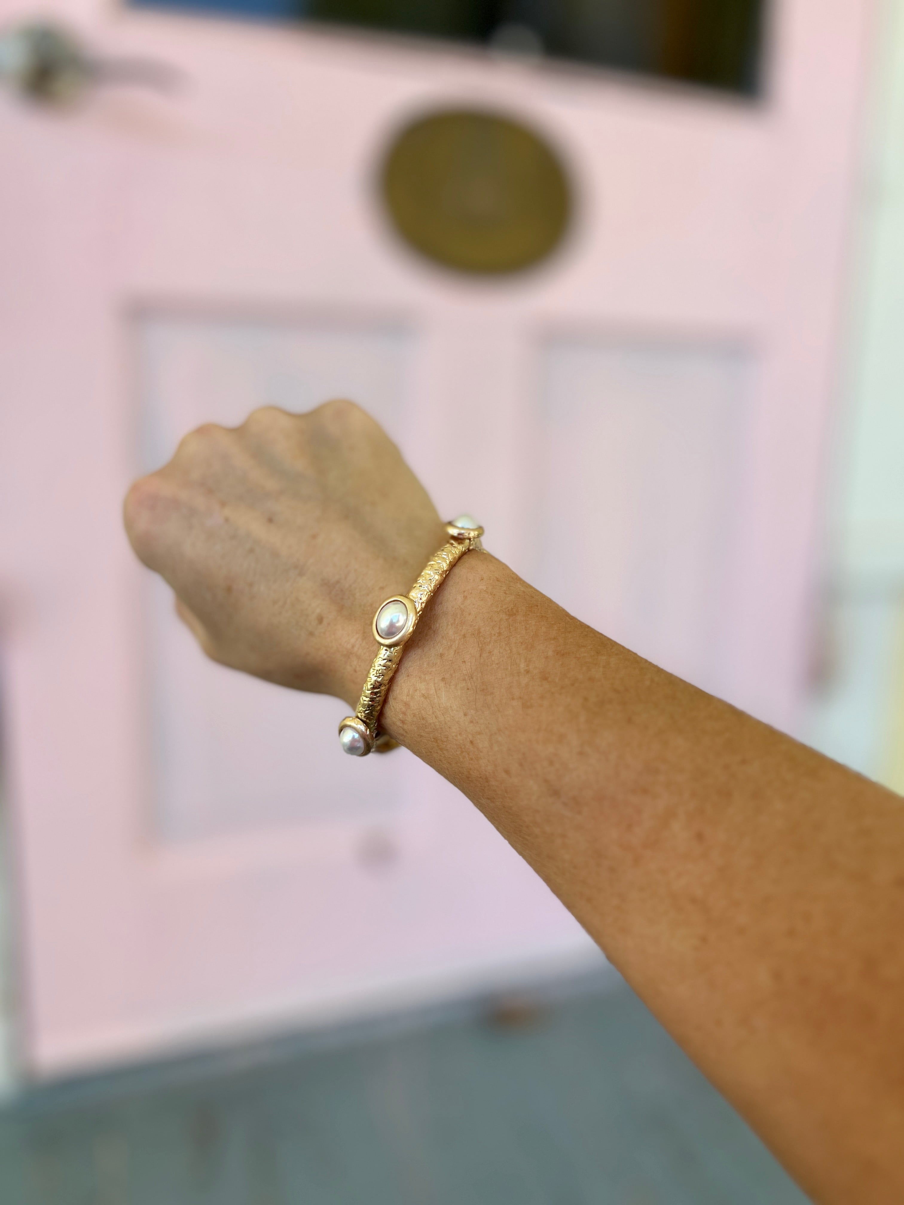 Oval Pearl Station Bracelet- Worn Gold/Cream